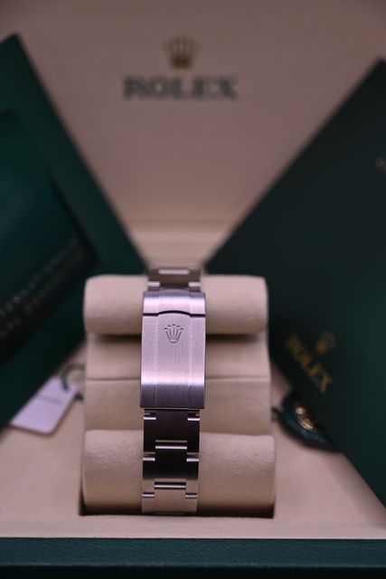 Rolex Oyster Perpetual 124200 Image 5